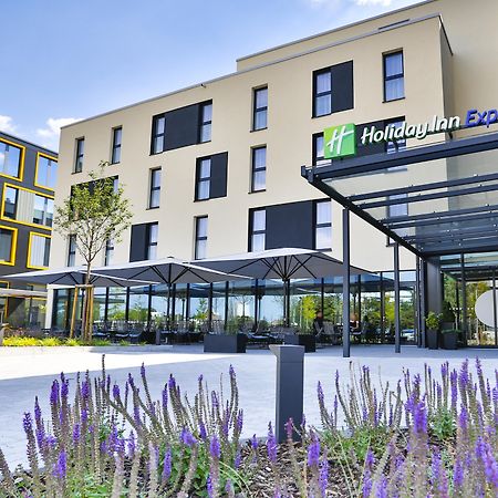 Holiday Inn Express Karlsruhe - City Park, an IHG Hotel Bagian luar foto