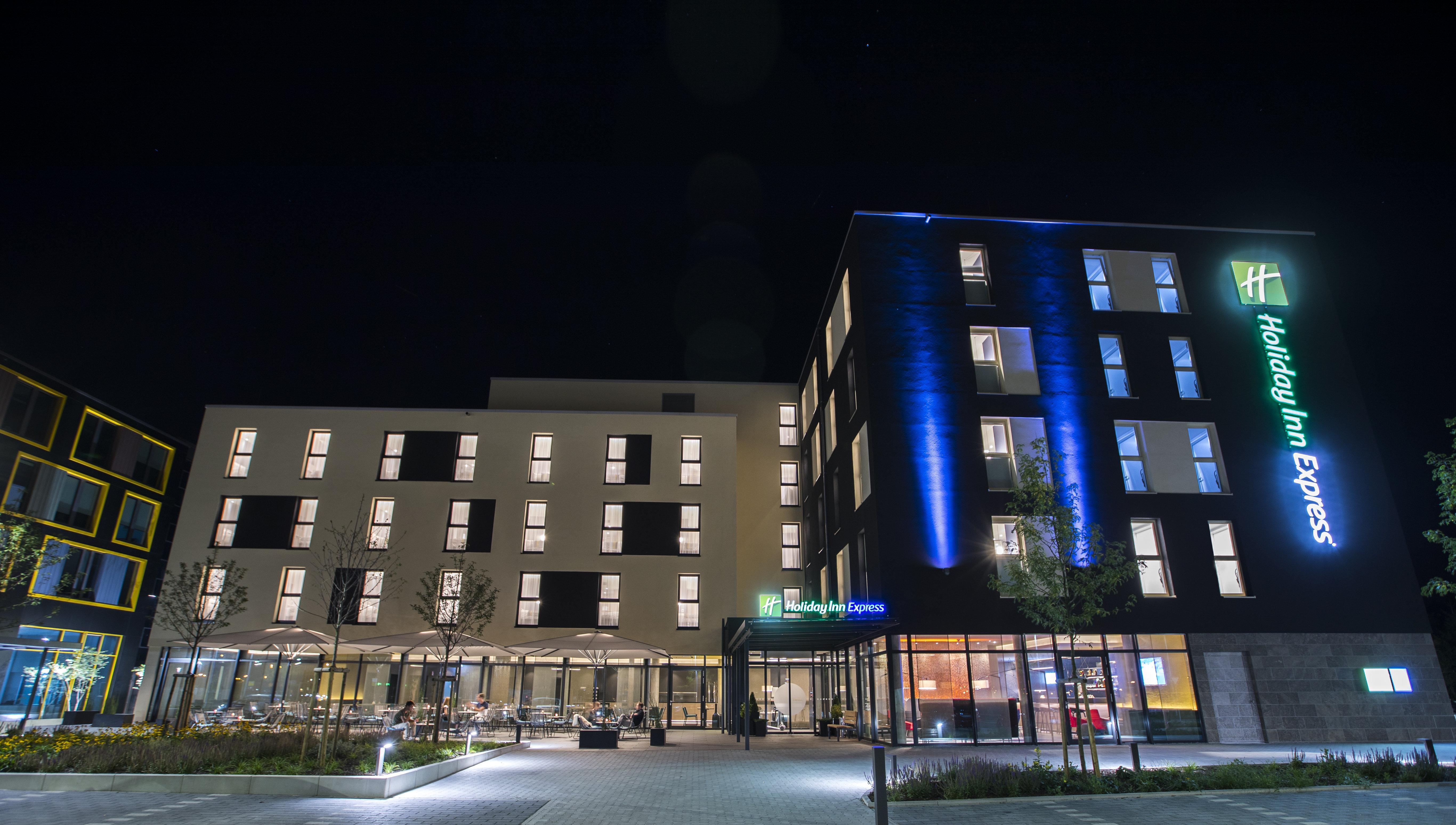 Holiday Inn Express Karlsruhe - City Park, an IHG Hotel Bagian luar foto