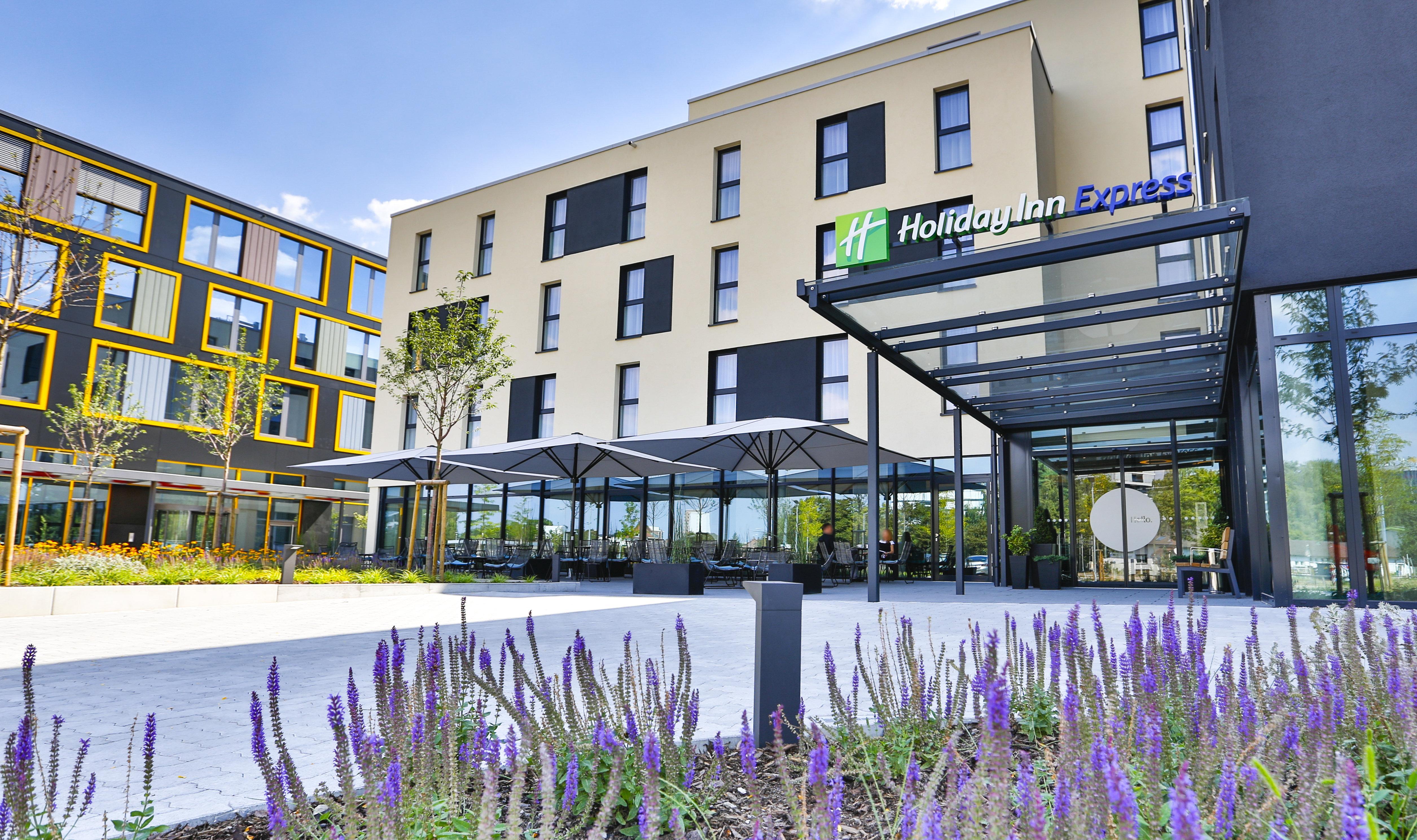 Holiday Inn Express Karlsruhe - City Park, an IHG Hotel Bagian luar foto