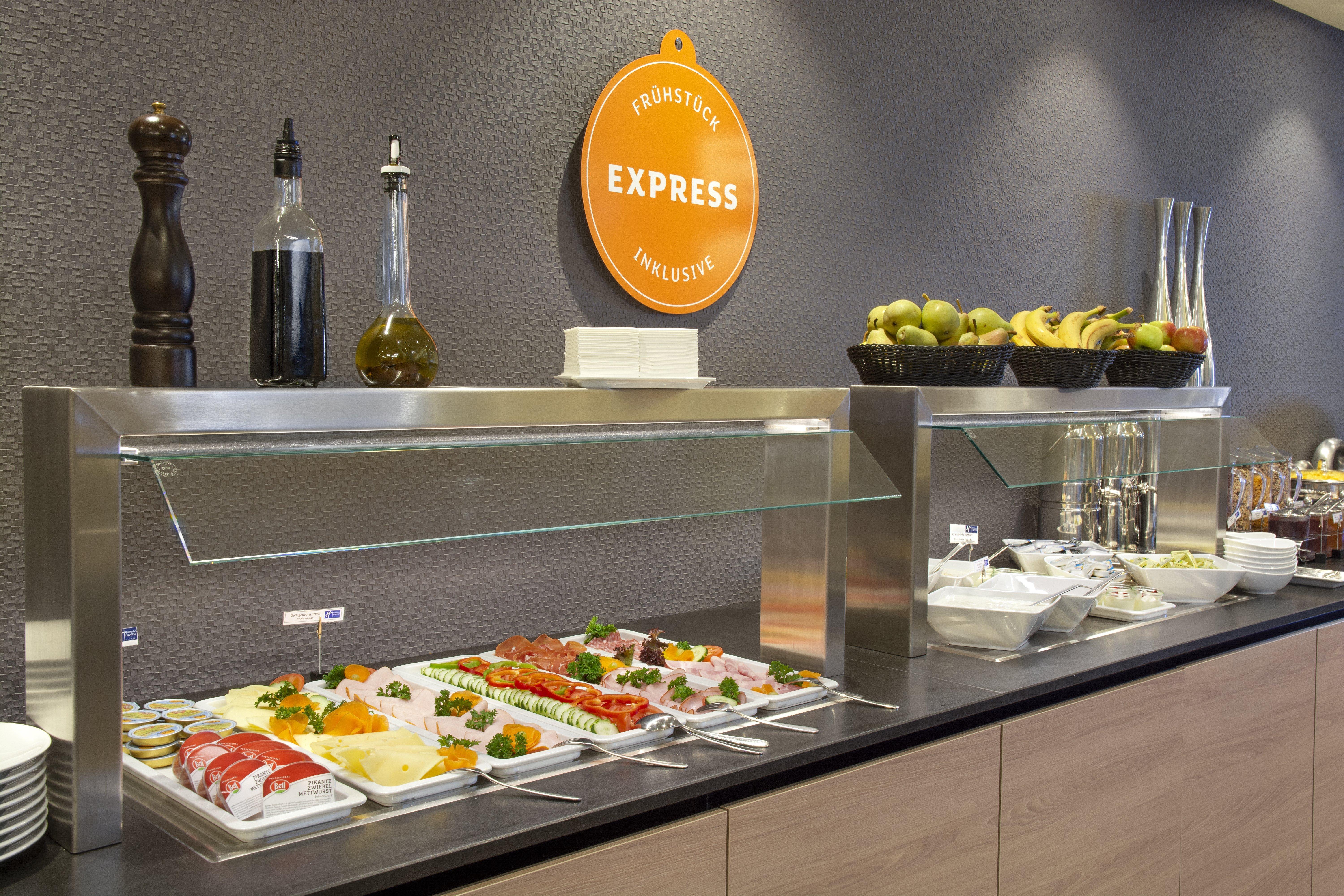 Holiday Inn Express Karlsruhe - City Park, an IHG Hotel Bagian luar foto